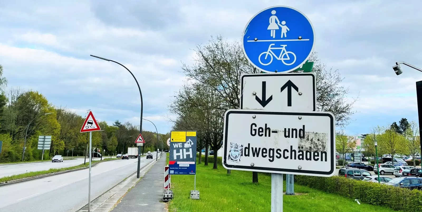 Behinderungen bis November: Der LSBG  erneuert die Fahrbahndecke und die Radwege in der Maldfeldstraße. Foto: Christian Bittcher