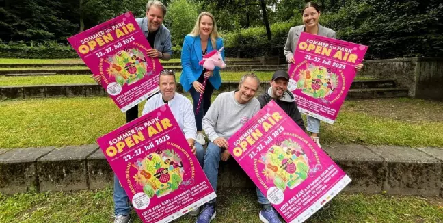 Vorfreude auf den Sommer im PArk: Die Organisatoren Jan Schröder (v.l.), Heimo Rademaker, Antonia Marmon, Karsten Schölermann, Nandor Olah und Louisa Knipschild. Foto: Christian Bittcher 