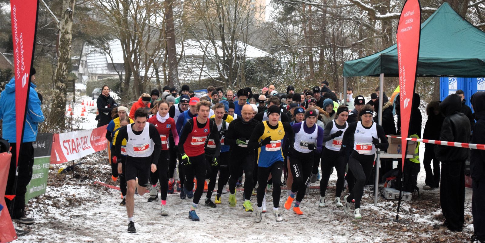 Der Startschuss für den Lauf über die Mittelstrecke. Foto: HNT