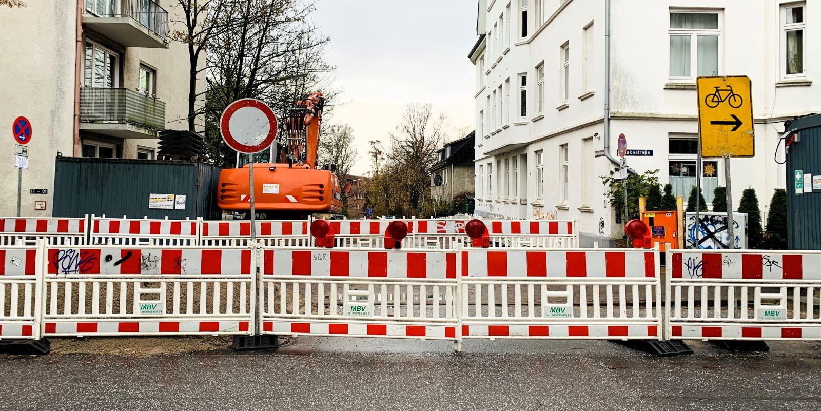Fahrbahn und Nebenflächen der Haakestraße werden Instandgesetzt. Foto: Christian Bittcher