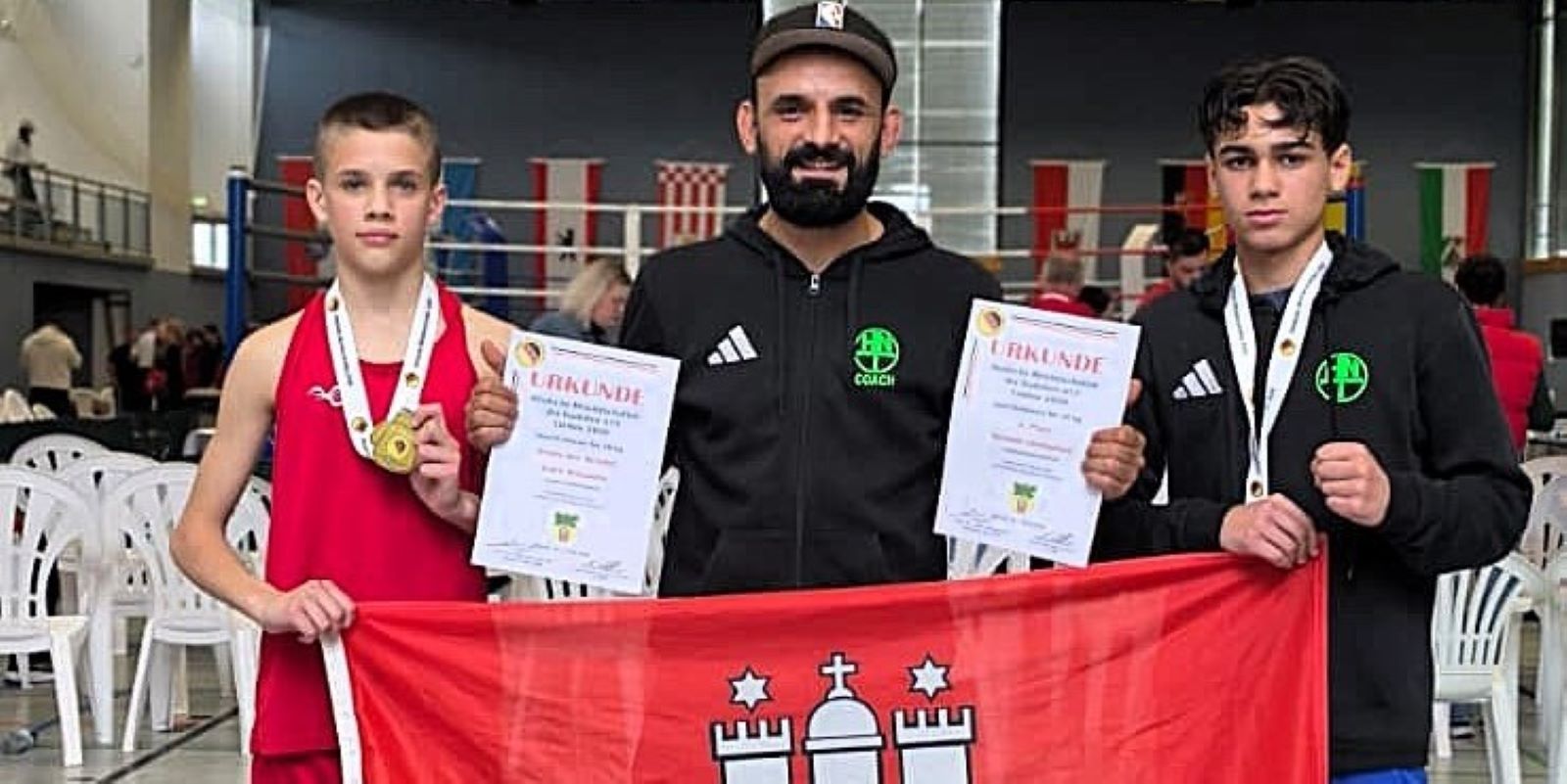 Erfolgreiches Duo bei der U15-DM: Andri Manankov (li.) und Orlando Christiansen (re.) zusammen mit HNT-Trainer Hasan Kiraz. Foto: HNT