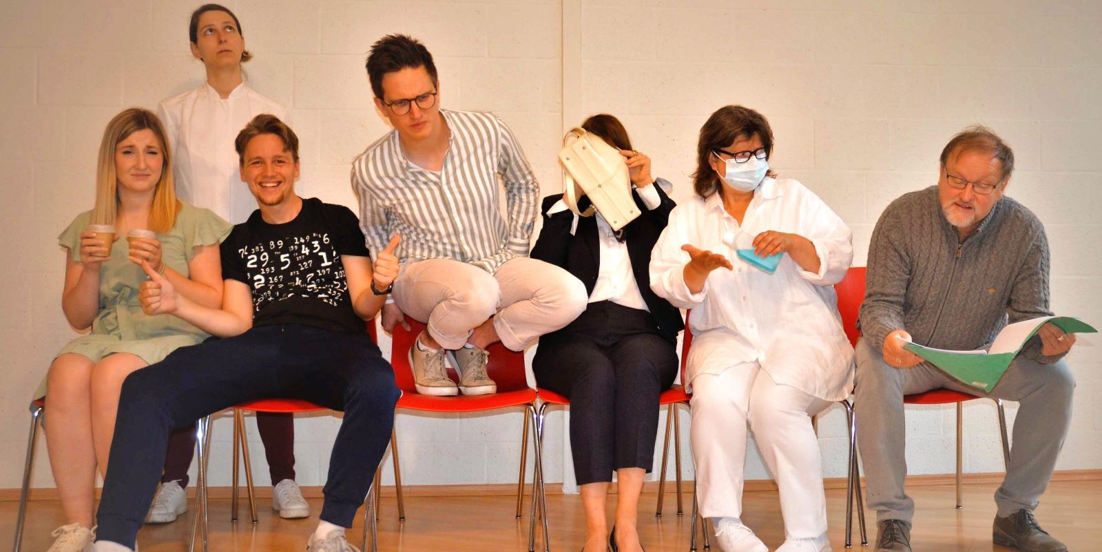 Toc Toc: Sechs Patienten mit Zwangsstörungen treffen nacheinander im Wartezimmer eines berühmten Psychotherapeuten ein. Foto: privat
