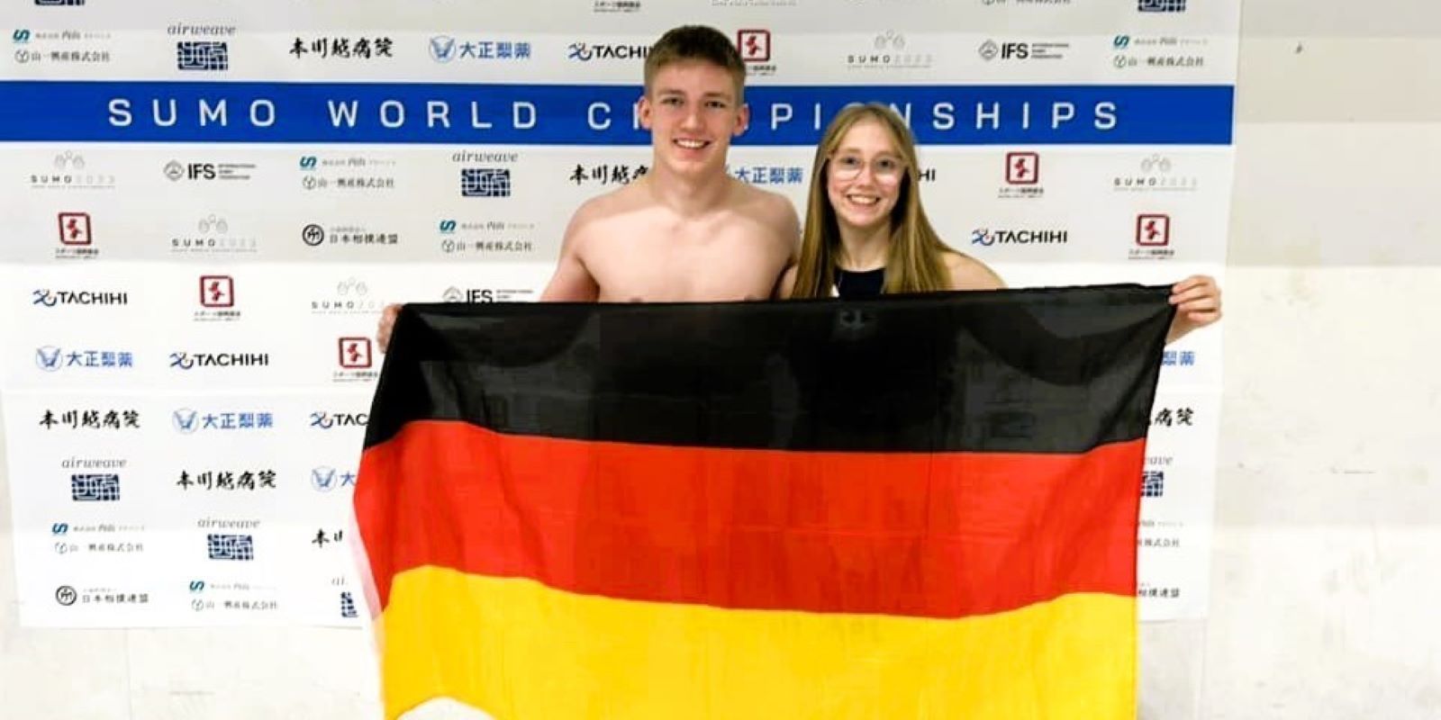 Die beiden Harburger Sumotoris Linda Jean Geerdts und Jan Henrik John bei der WM in Tokio. Foto: privat