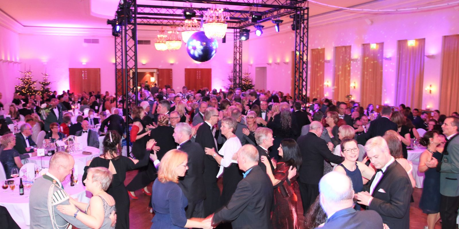 Am Sonnabend wird der weihnachtliche Winterball der Harburger Schützengilde gefeiert.  Foto: Christian Bittcher