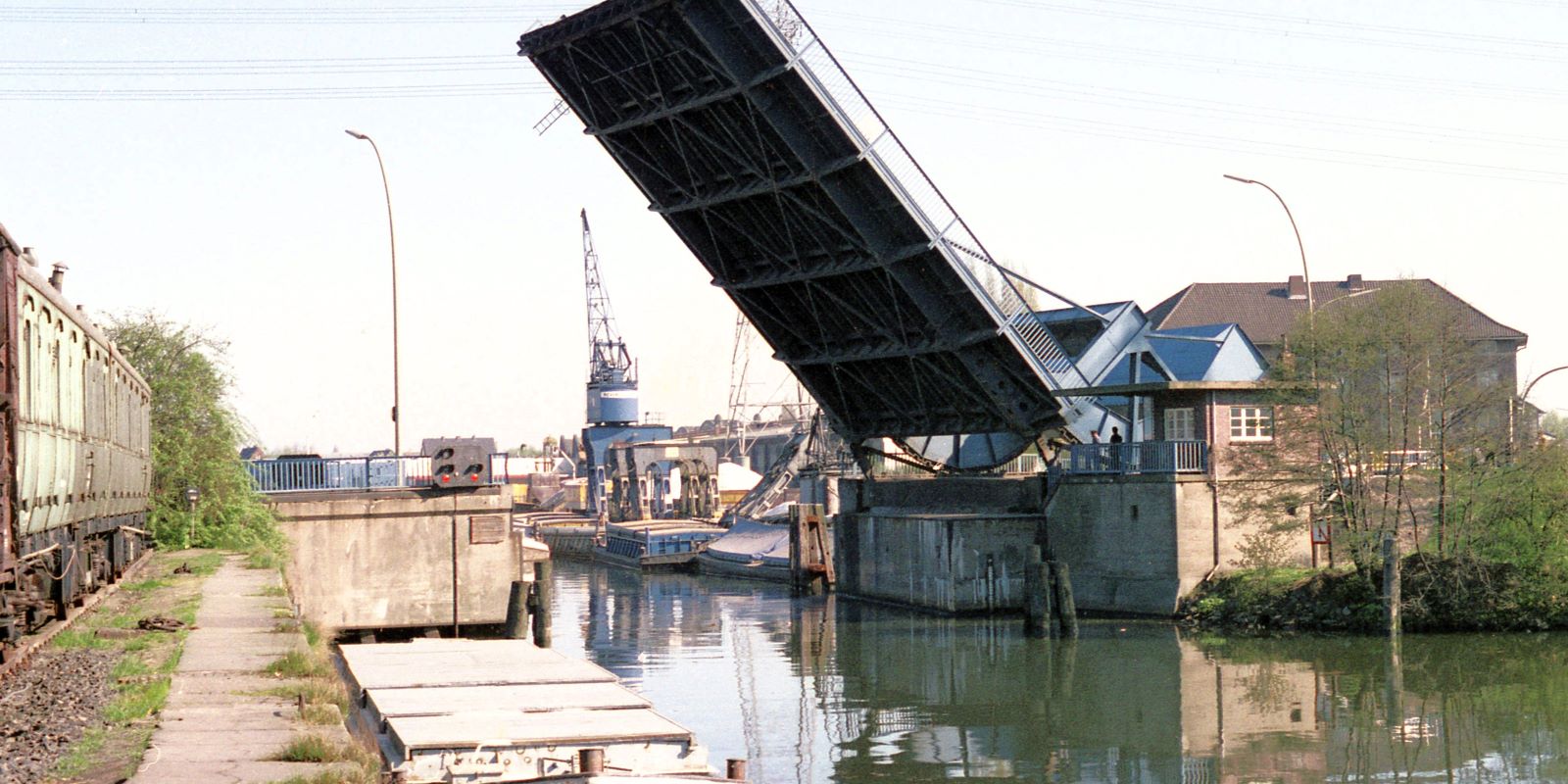 Das Foto der Klappbrücke Nartenstrasse stammt aus dem Jahr 1981. Foto: B Wiesmüller / GWH