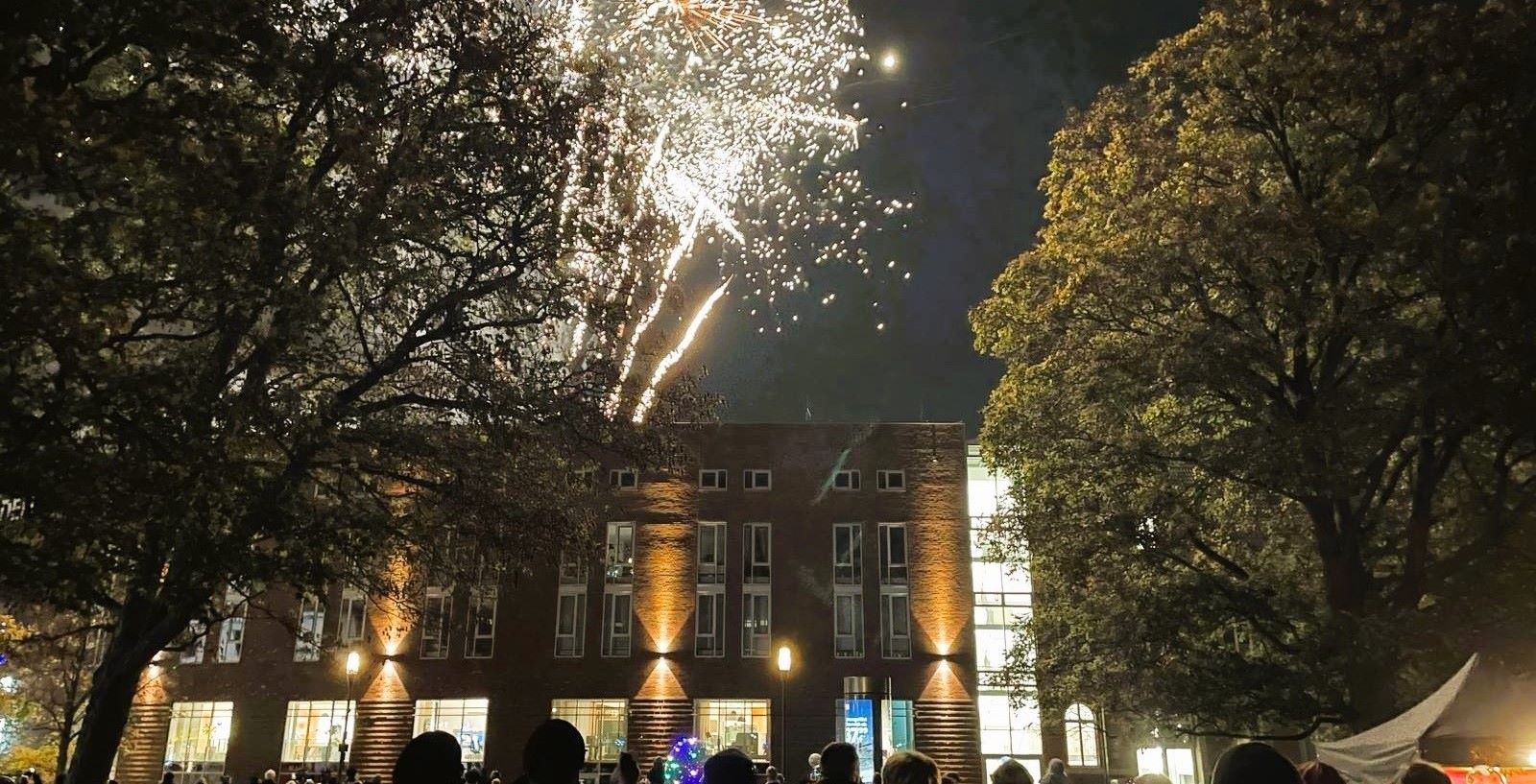 Supersonntag: Kultur, Laterne und Feuerwerk lockten viele Menschen in die City