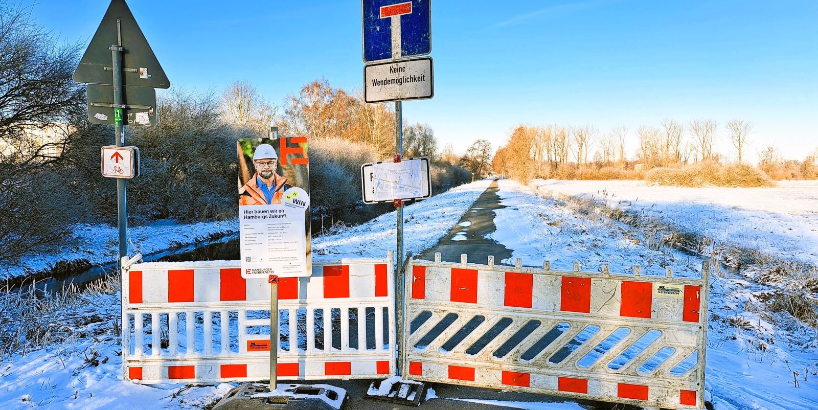 Seit November 2025 ist der Abschnitt zwischen Waltershofer Straße und der A7 vollständig gesperrt. Eine Durchfahrt für den Radverkehr ist nicht möglich. Foto:  ADFC / Sven Anders